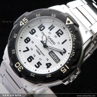 Casio Men's Diver Style Quartz Watch with Stainless Steel MRW-200HD-7B
